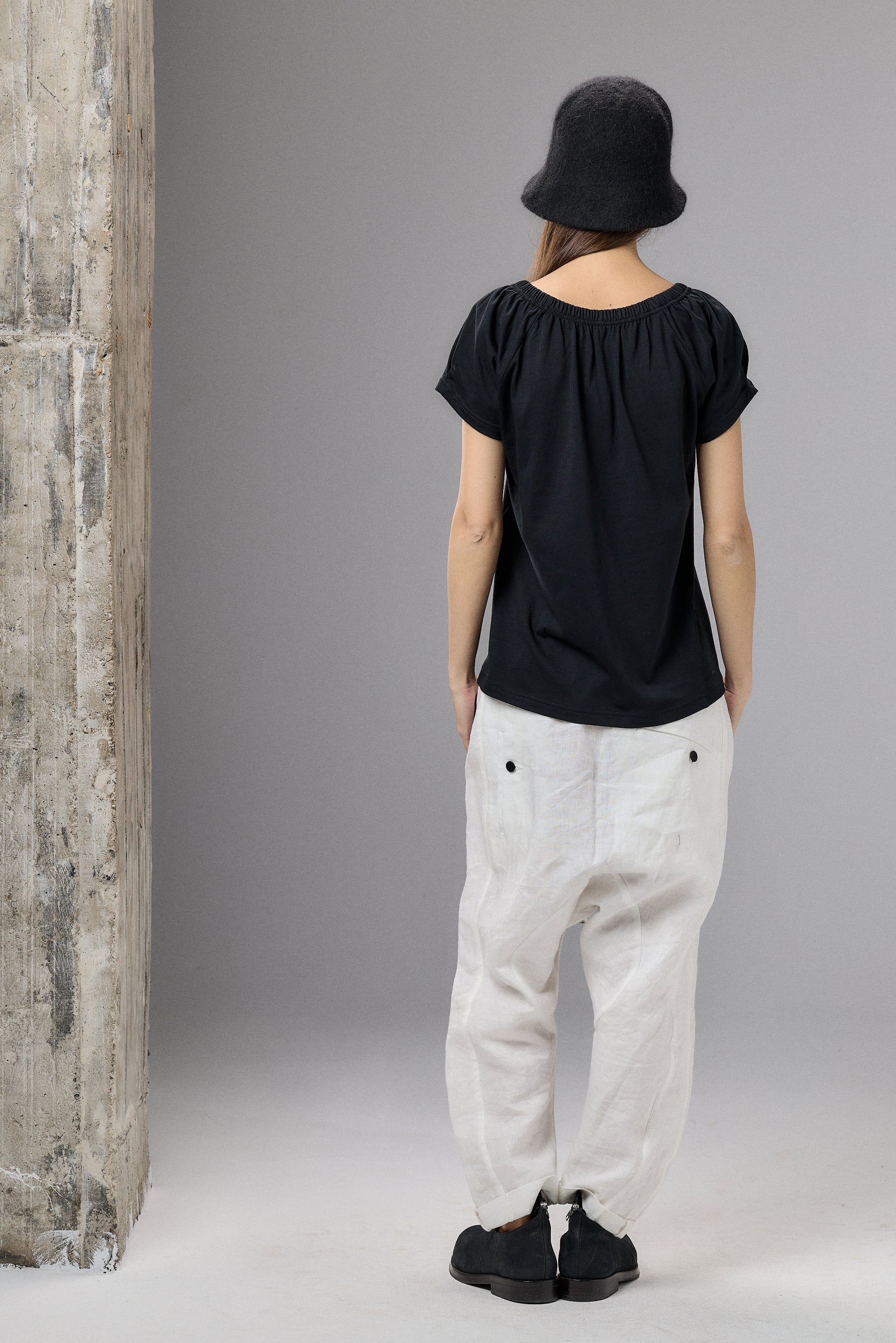 GATHERED NECKLINE SHORT SLEEVE BLACK TOP