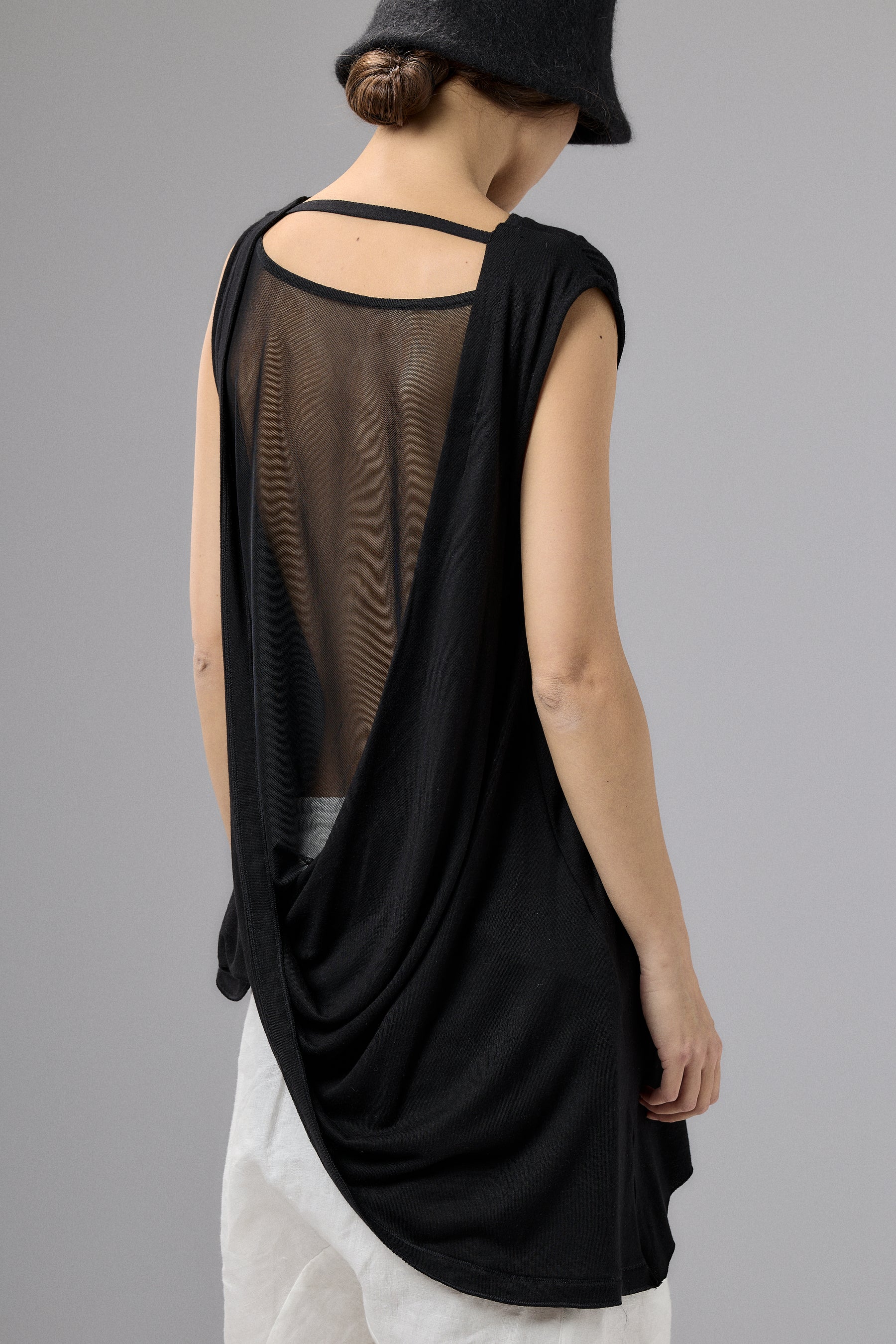BLACK DRAPE SLEEVELESS SHIRT