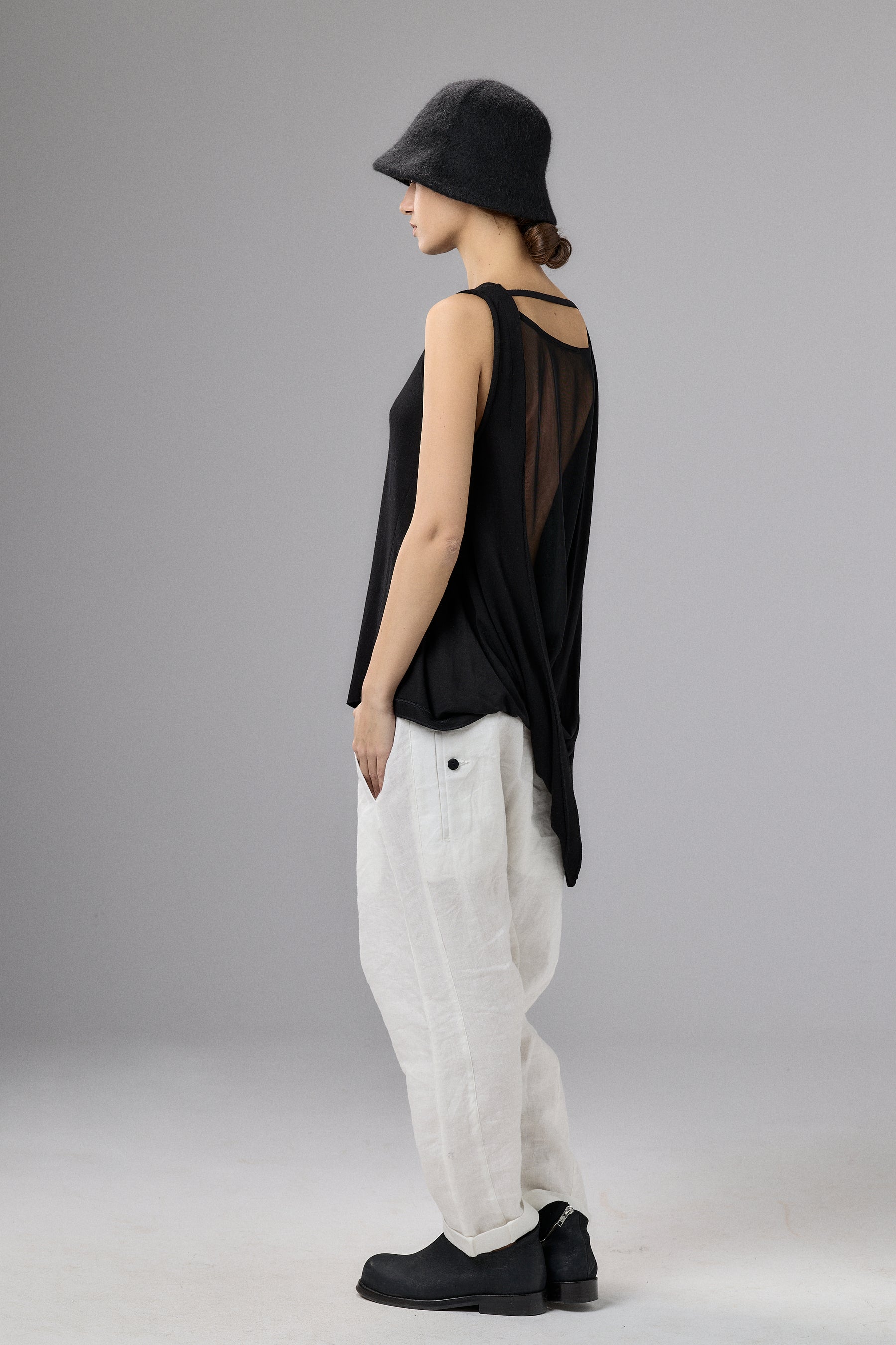 BLACK DRAPE SLEEVELESS SHIRT