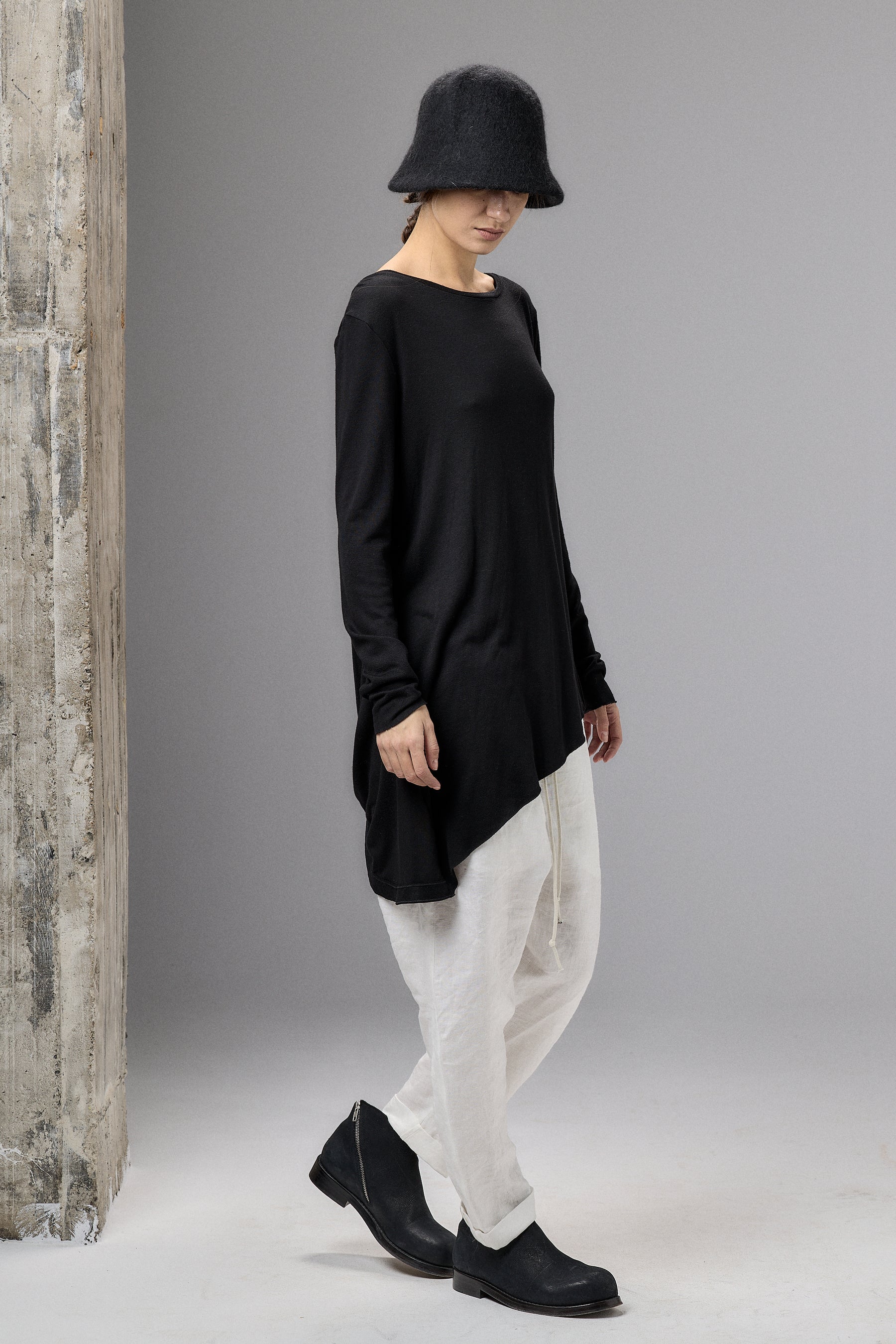 BLACK TWISTED BACK LONG SLEEVE TOP