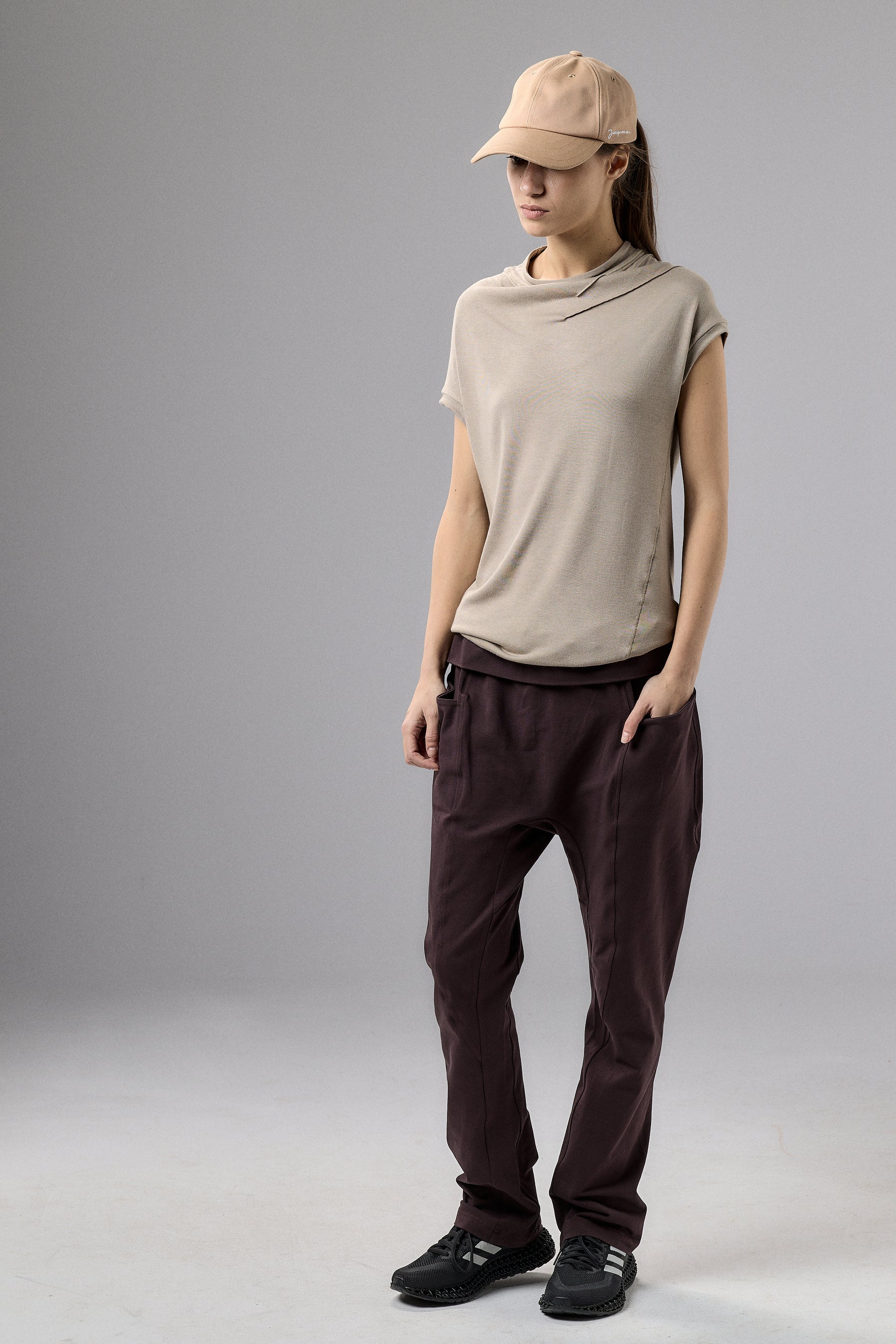 MUTED BORDO DROP CROTCH PANTS WITH POCKETS