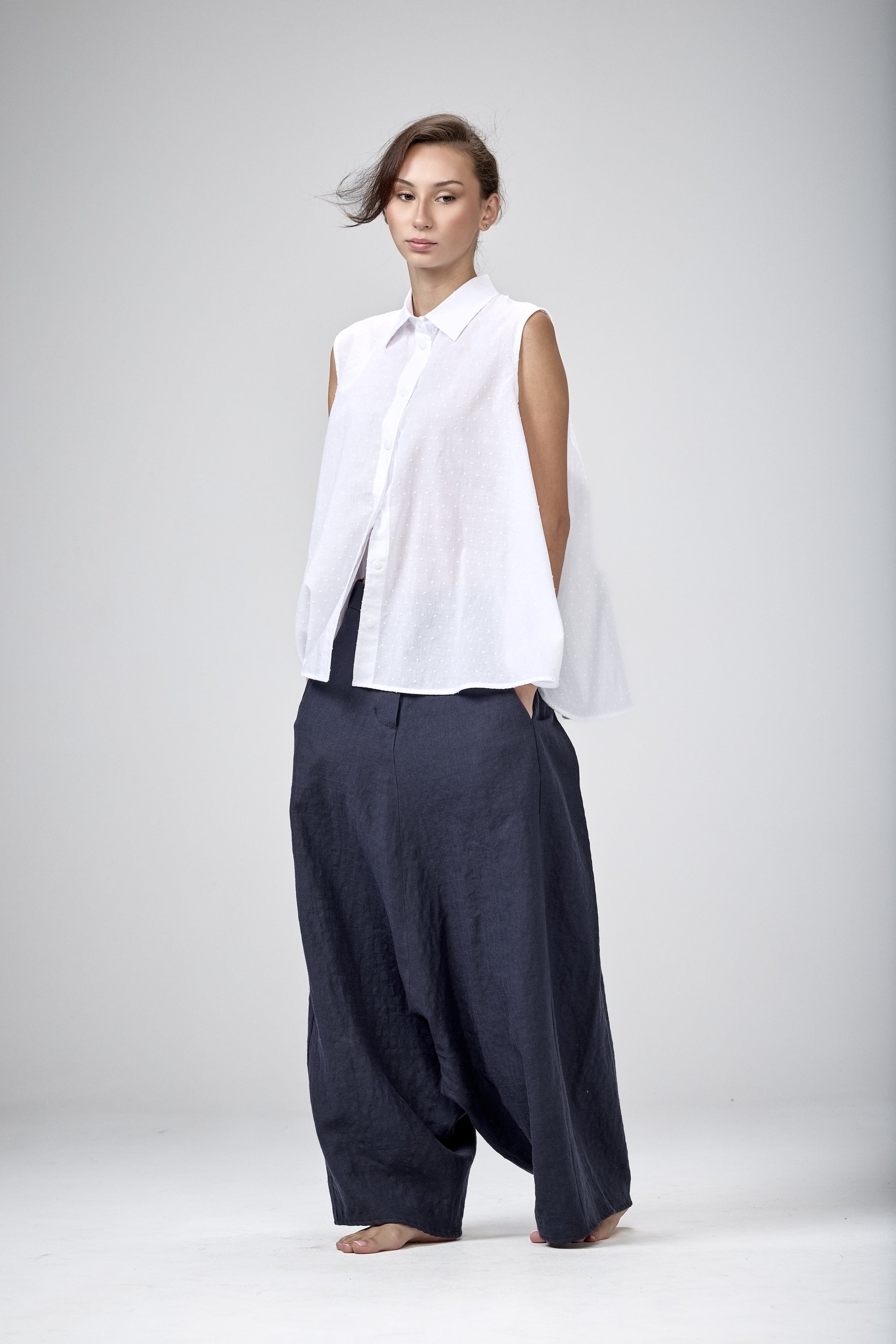 SLEEVELESS COTTON SHIRT