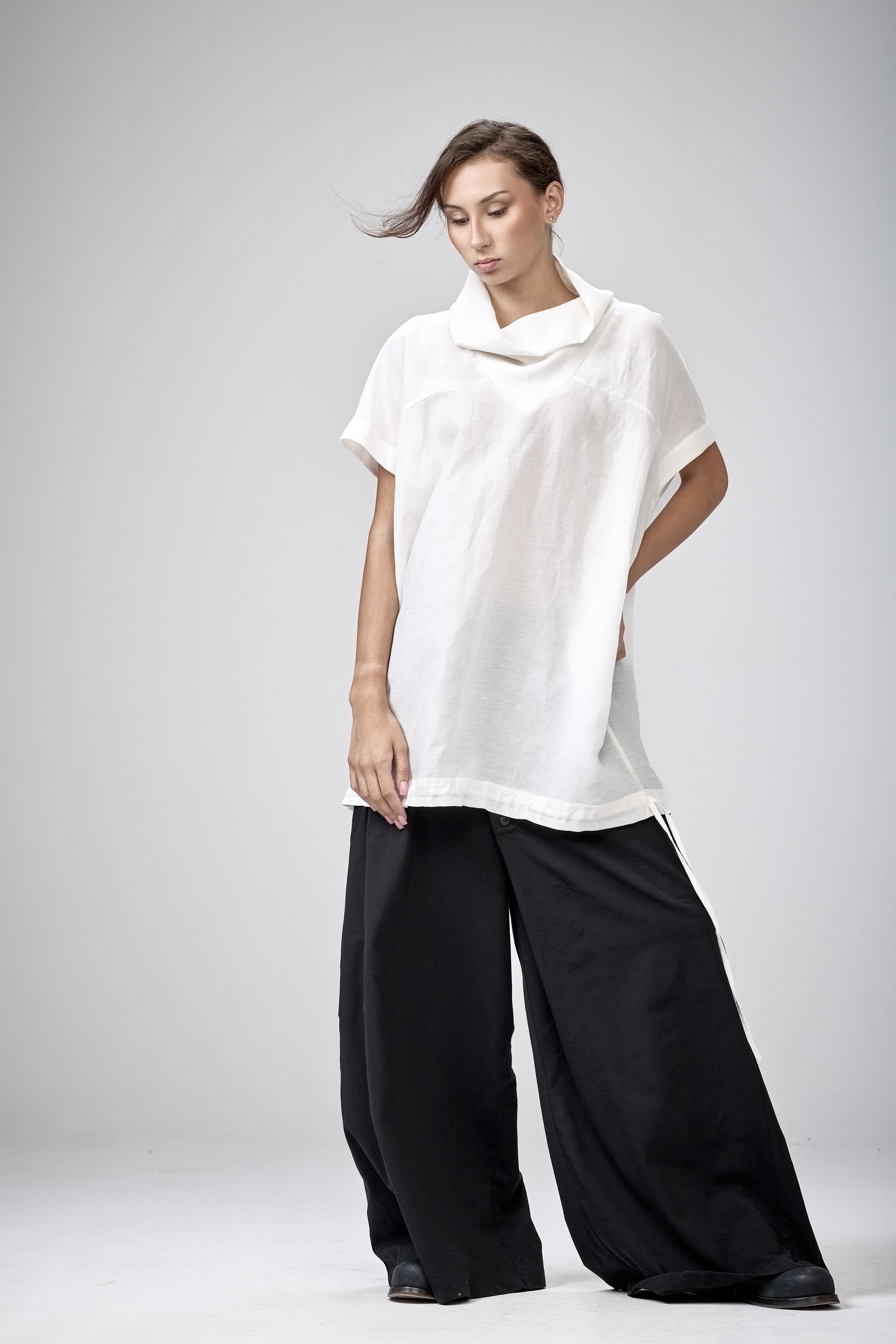 OFF-WHITE V-NECK TUNIC TOP