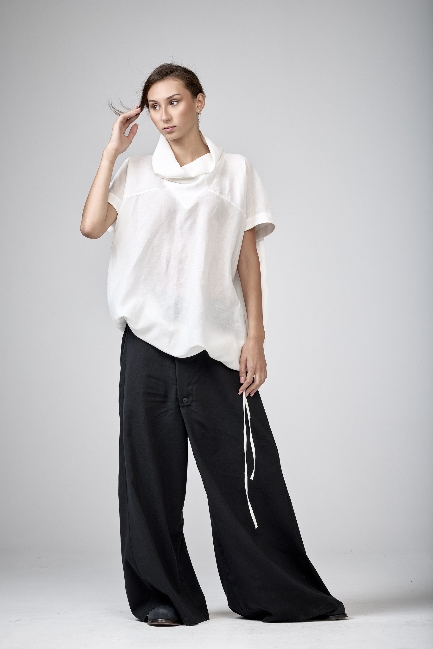 OFF-WHITE V-NECK TUNIC TOP