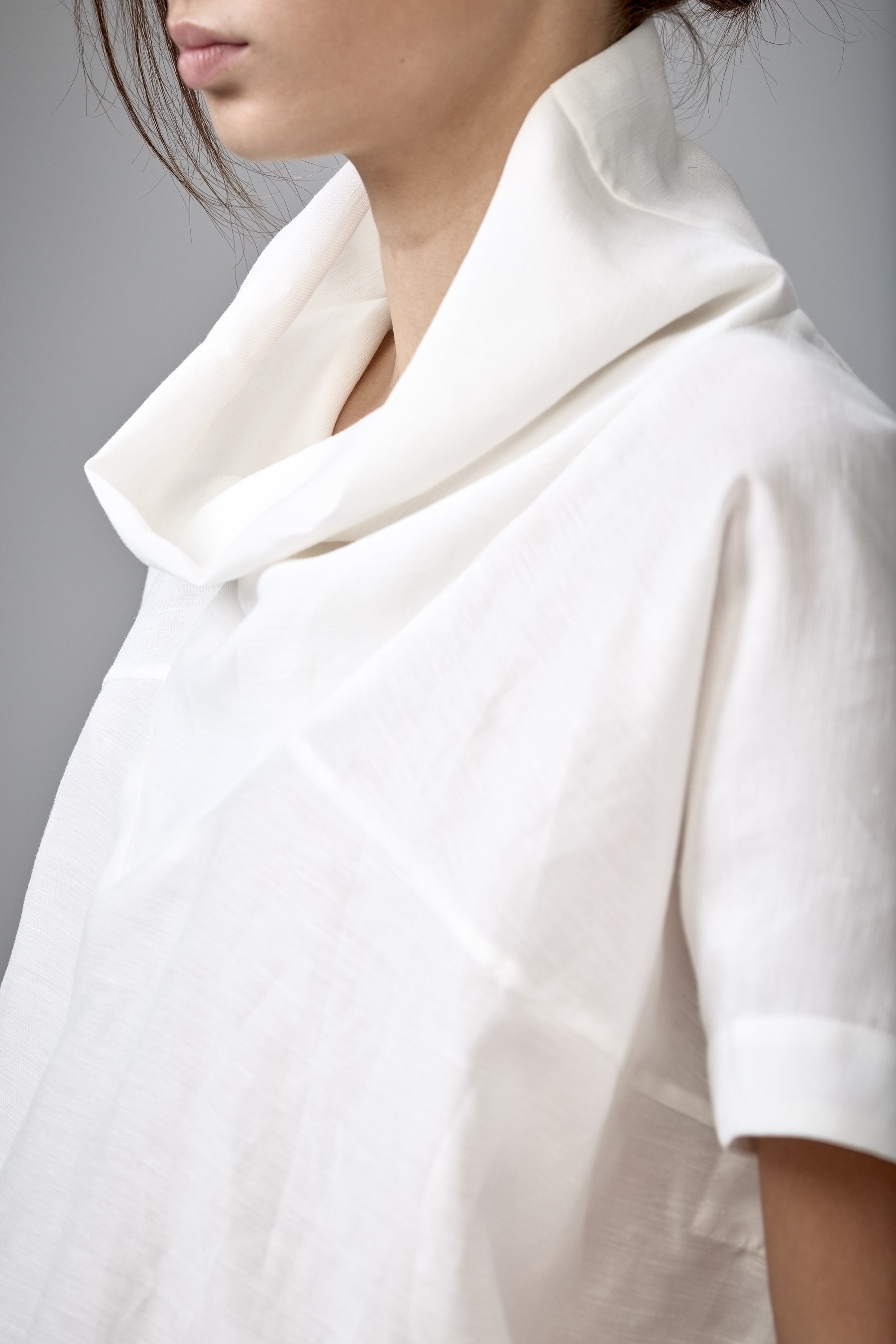 OFF-WHITE V-NECK TUNIC TOP