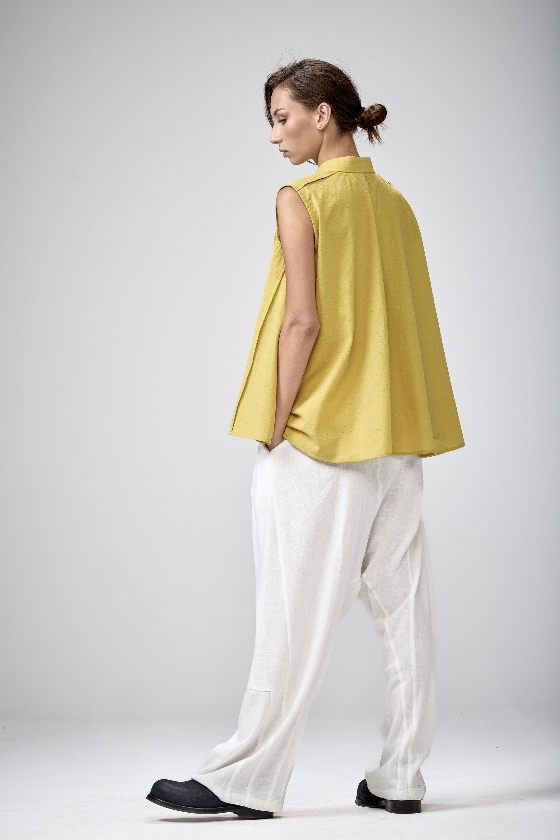 SLEEVELESS COTTON SHIRT