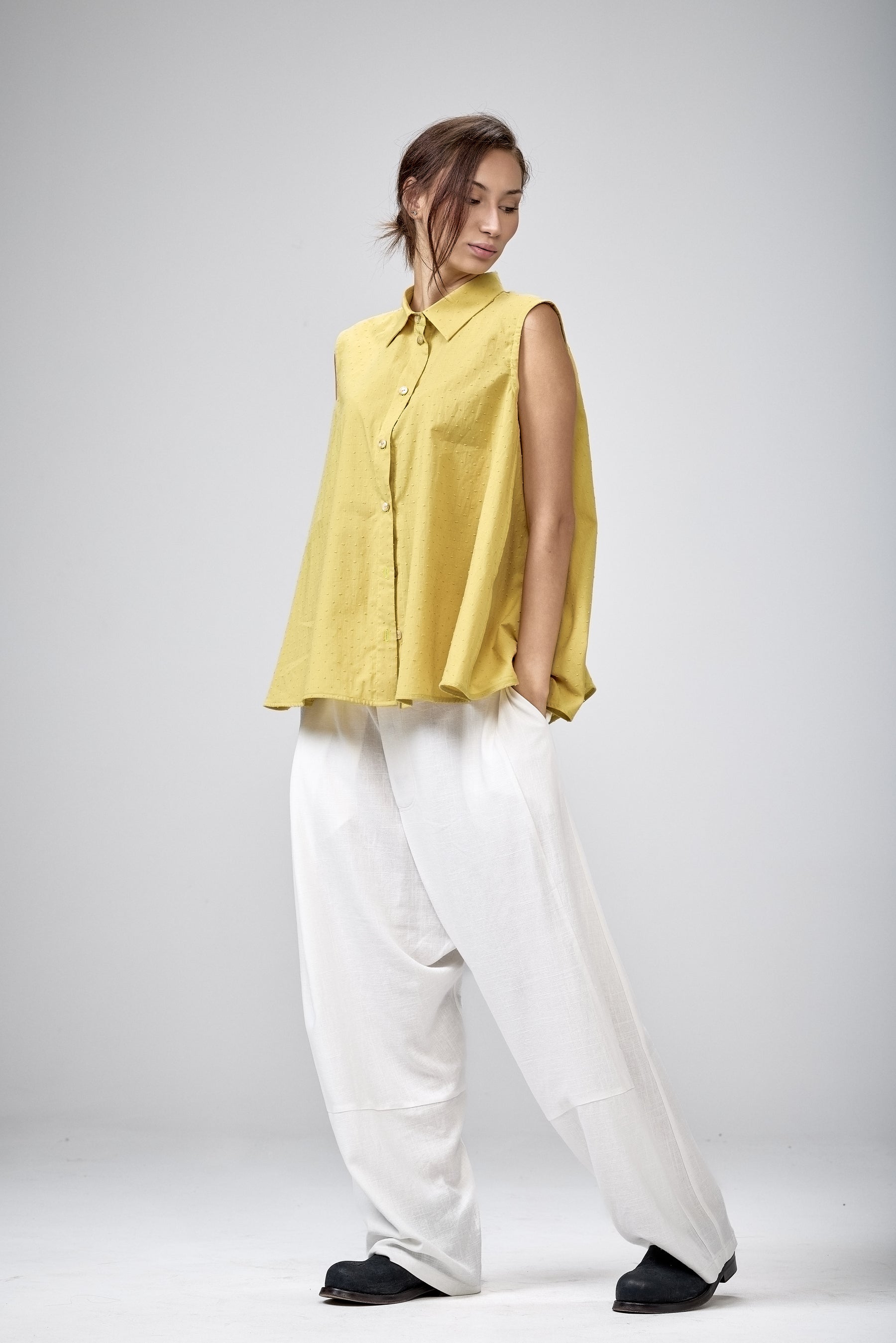 SLEEVELESS COTTON SHIRT