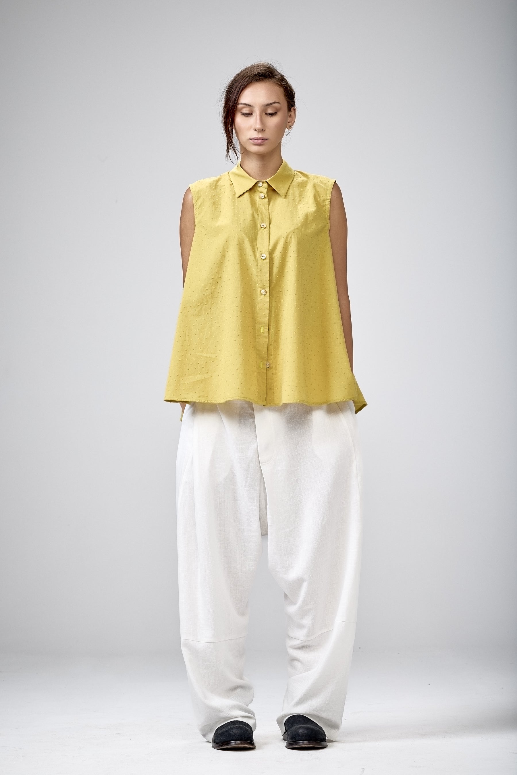 SLEEVELESS COTTON SHIRT