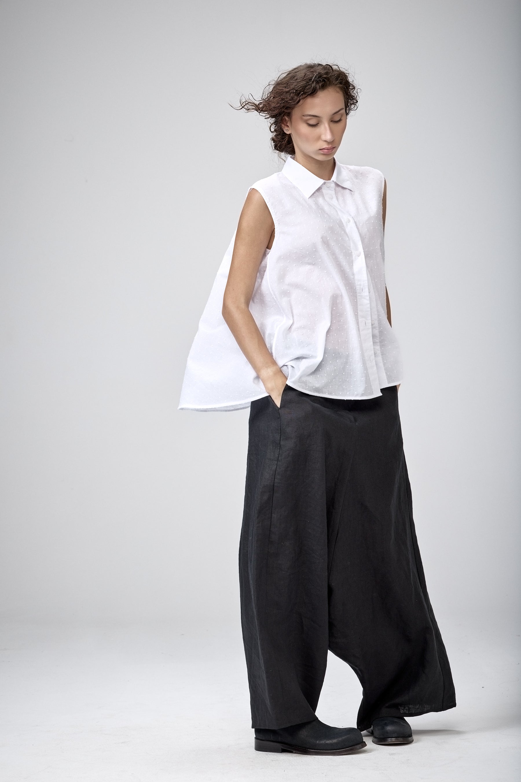 INK BLUE LOW CROTCH LINEN PANTS