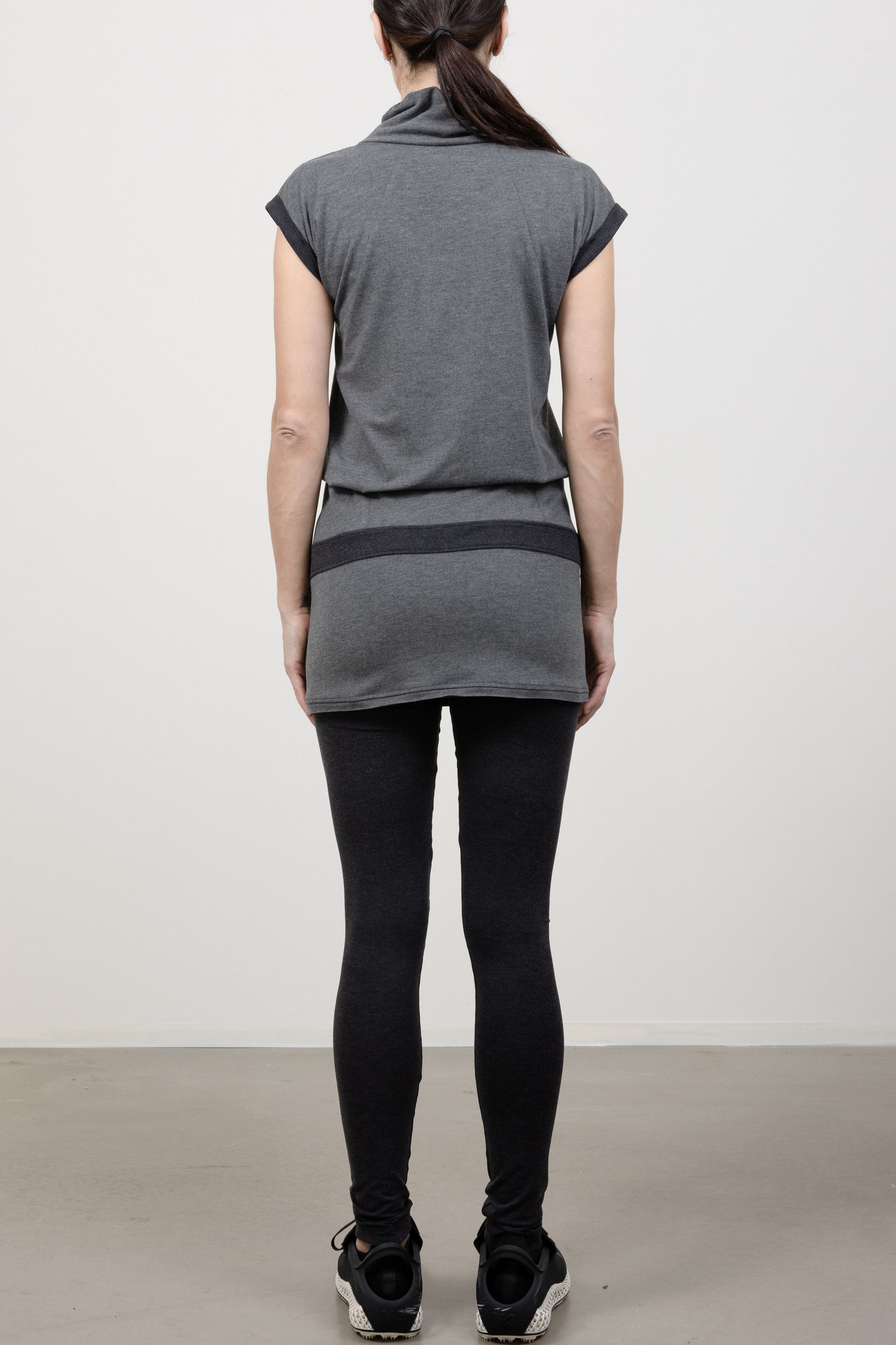 NEUTRAL GRAY YOGA TUNIC TOP