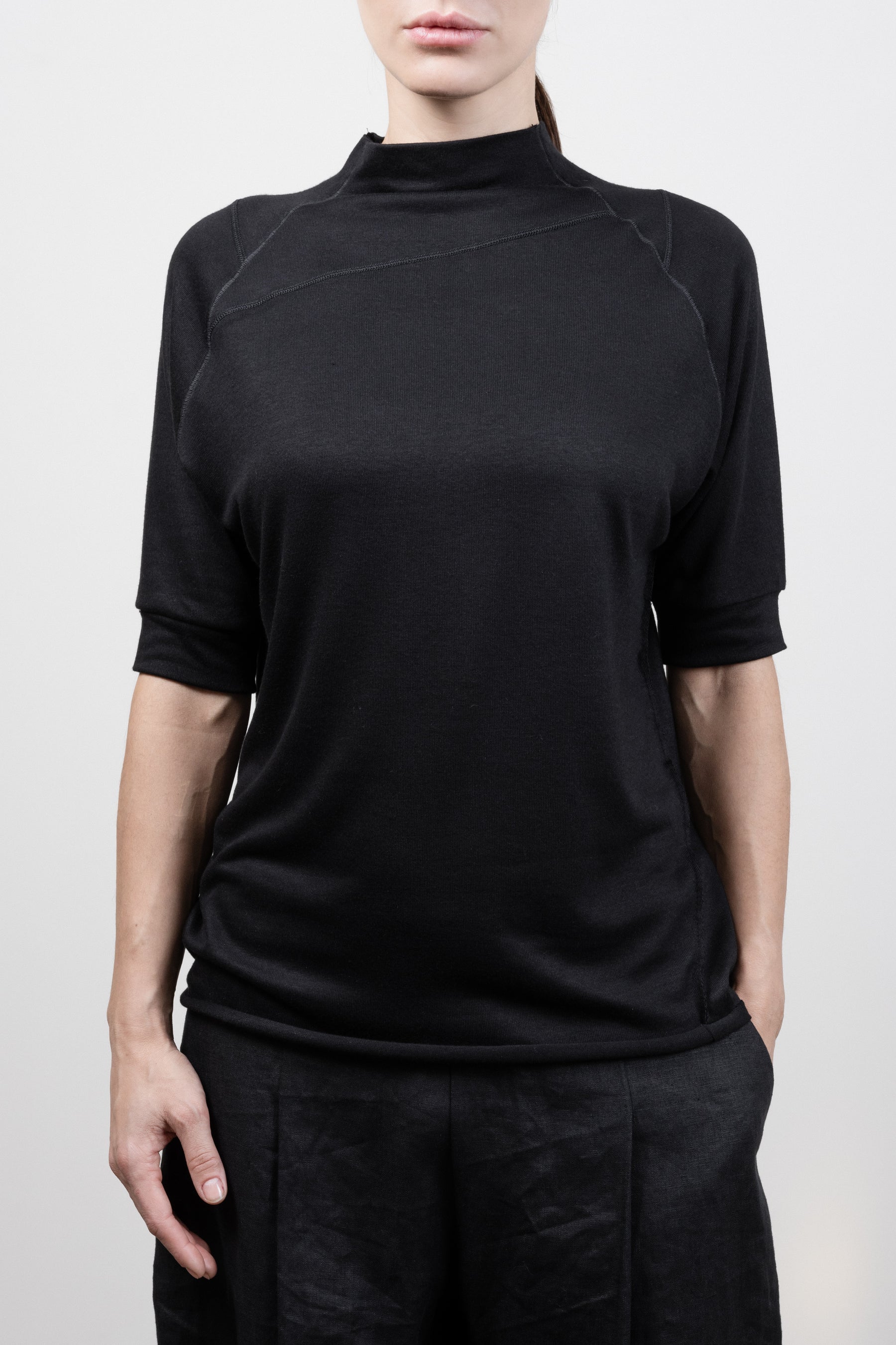 HALF SLEEVE MOCK NECK BLACK TOP