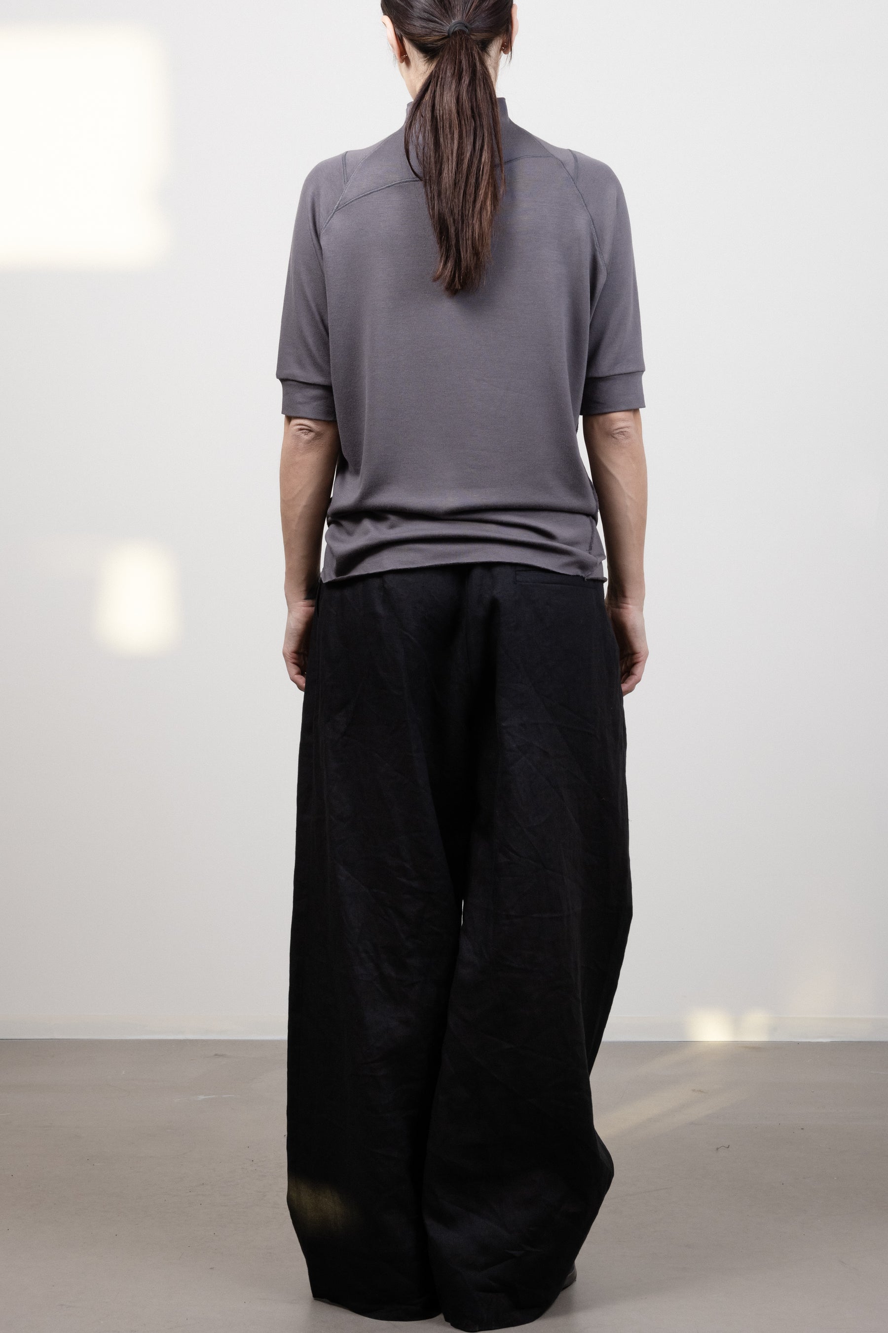 HALF SLEEVE MOCK NECK OFF WHITE TOP