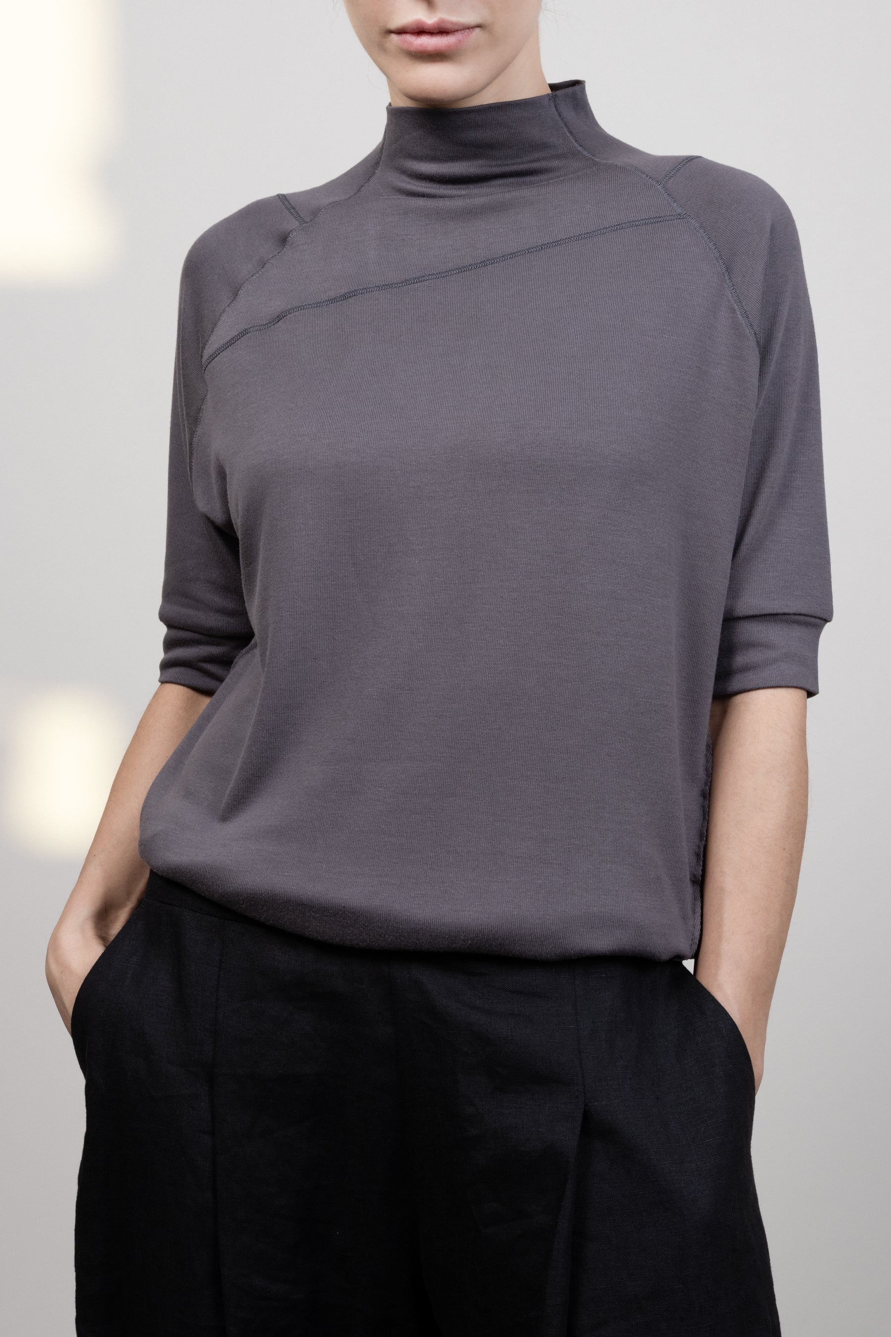 HALF SLEEVE MOCK NECK OFF WHITE TOP