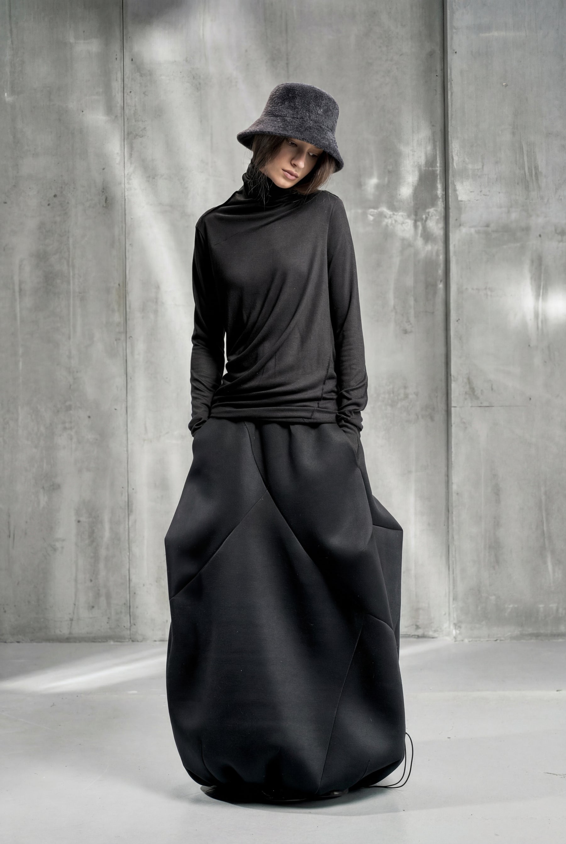 BLACK NEOPRENE BALLOON SKIRT