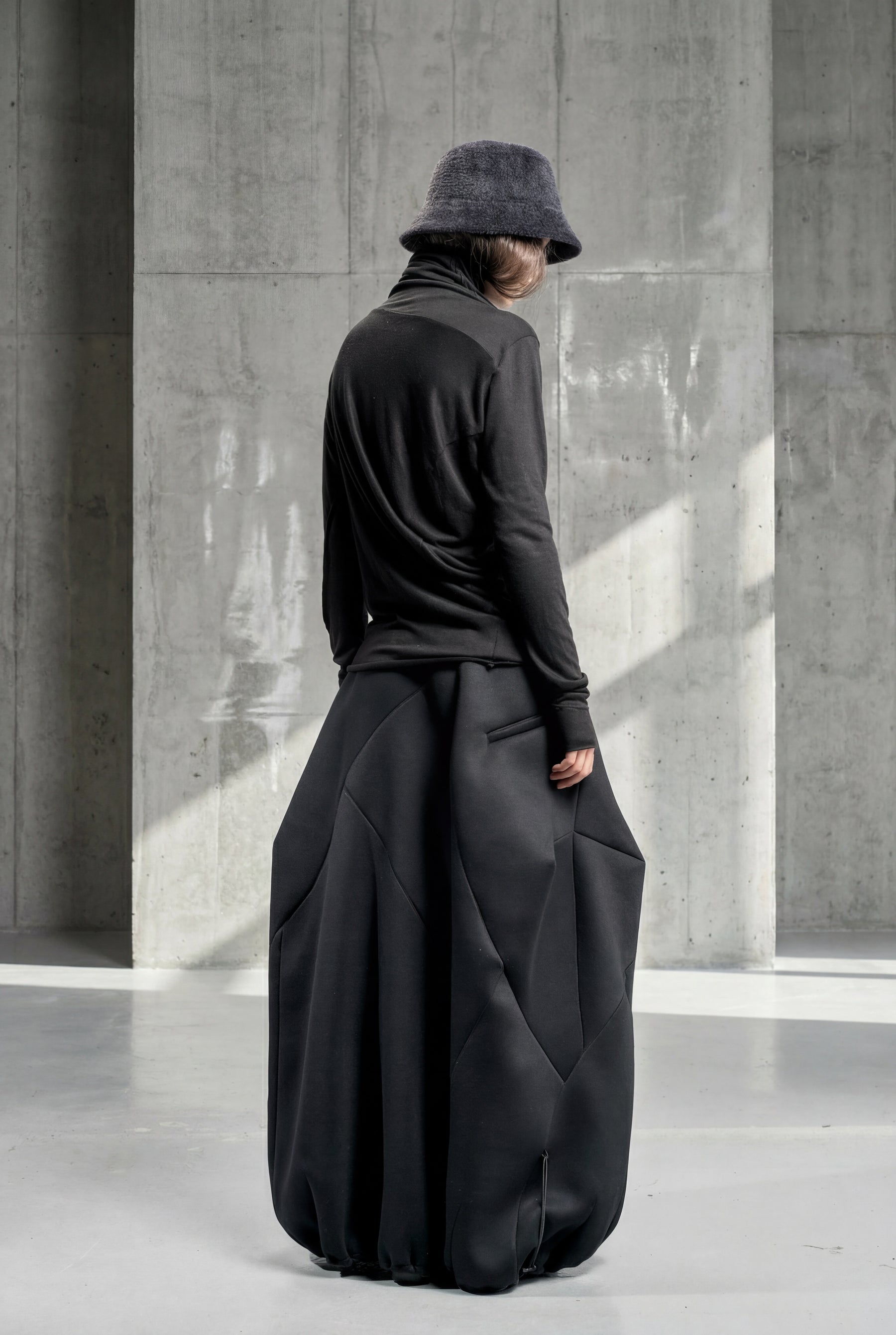 BLACK NEOPRENE BALLOON SKIRT