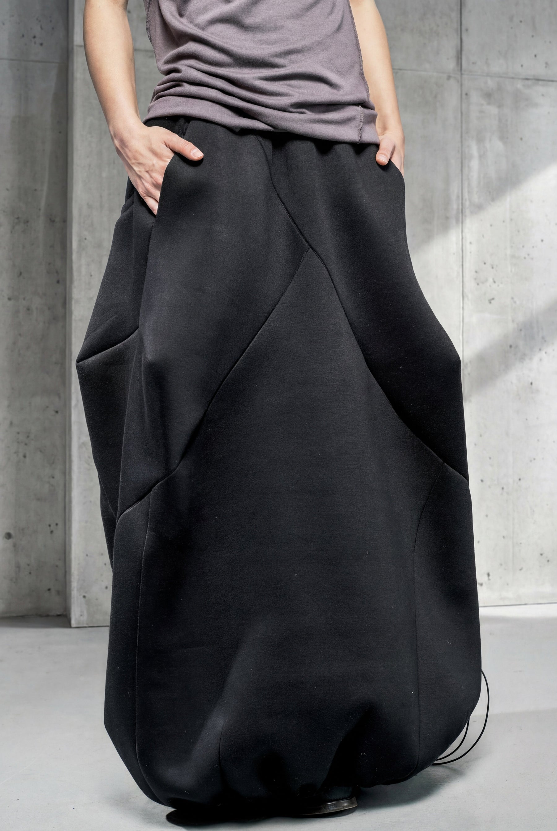 BLACK NEOPRENE BALLOON SKIRT