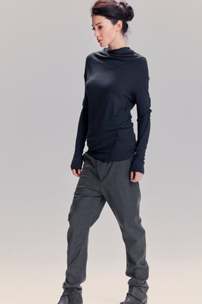 MINIMALIST LONG SLEEVED TOP