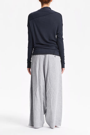 MINIMALIST LONG SLEEVED TOP
