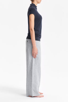 MINIMALIST CAP SLEEVED TOP