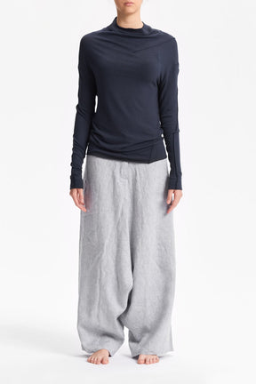 MINIMALIST LONG SLEEVED TOP