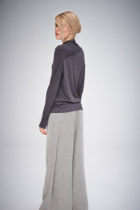 MINIMALIST LONG SLEEVED TOP