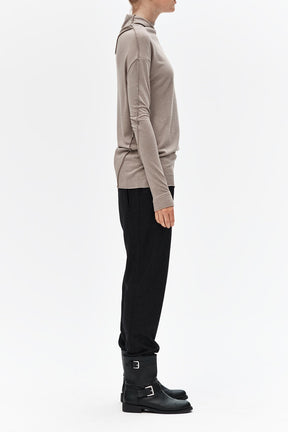 MINIMALIST LONG SLEEVED TOP