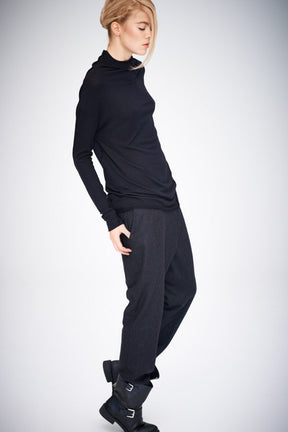 MINIMALIST LONG SLEEVED TOP