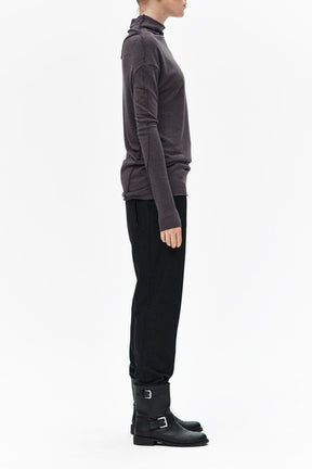 MINIMALIST LONG SLEEVED TOP