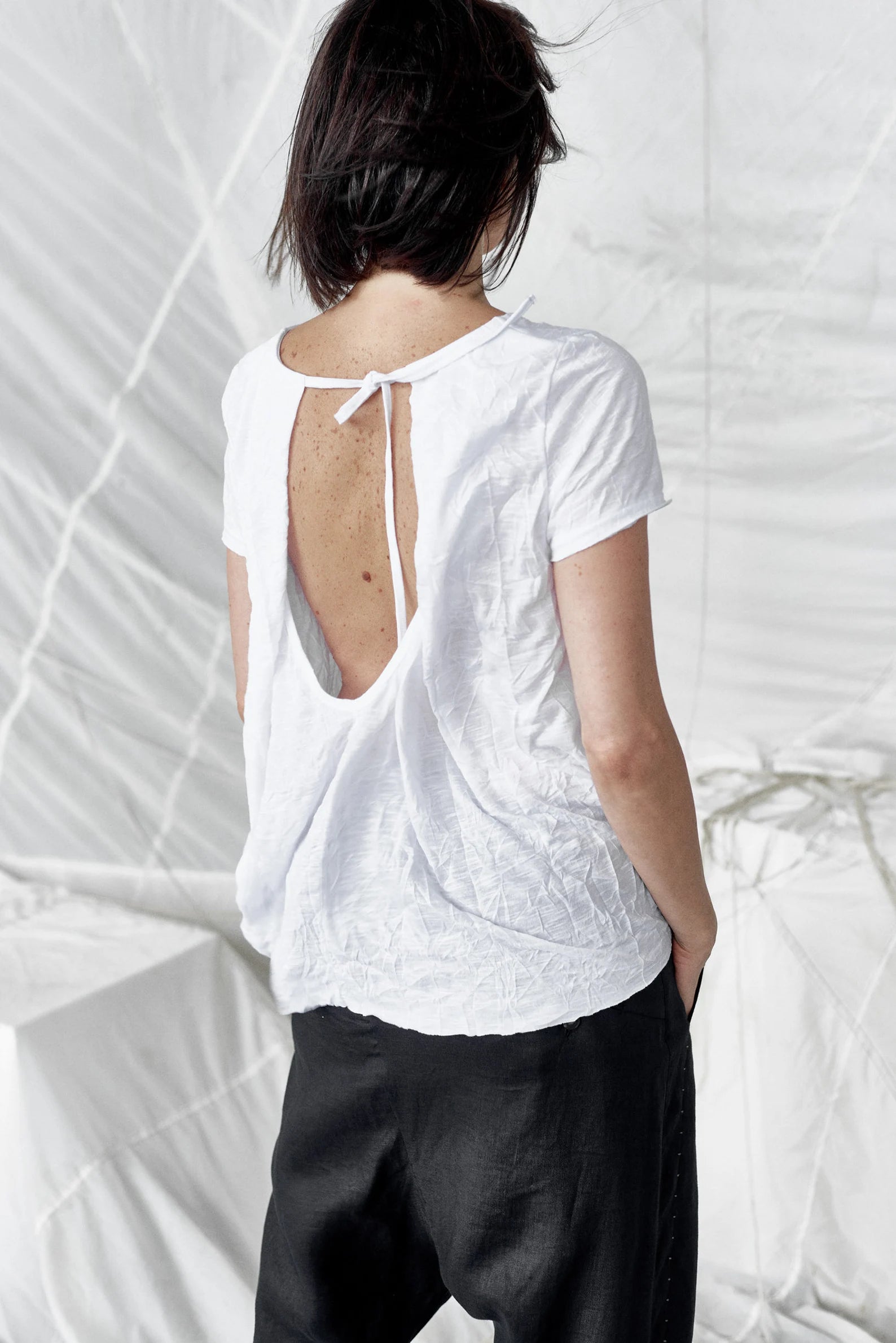 WHITE WRINKLED CASUAL OPEN BACK TOP