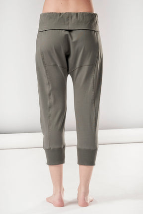 YOGA CROPPED PANTS WITH POCKETS