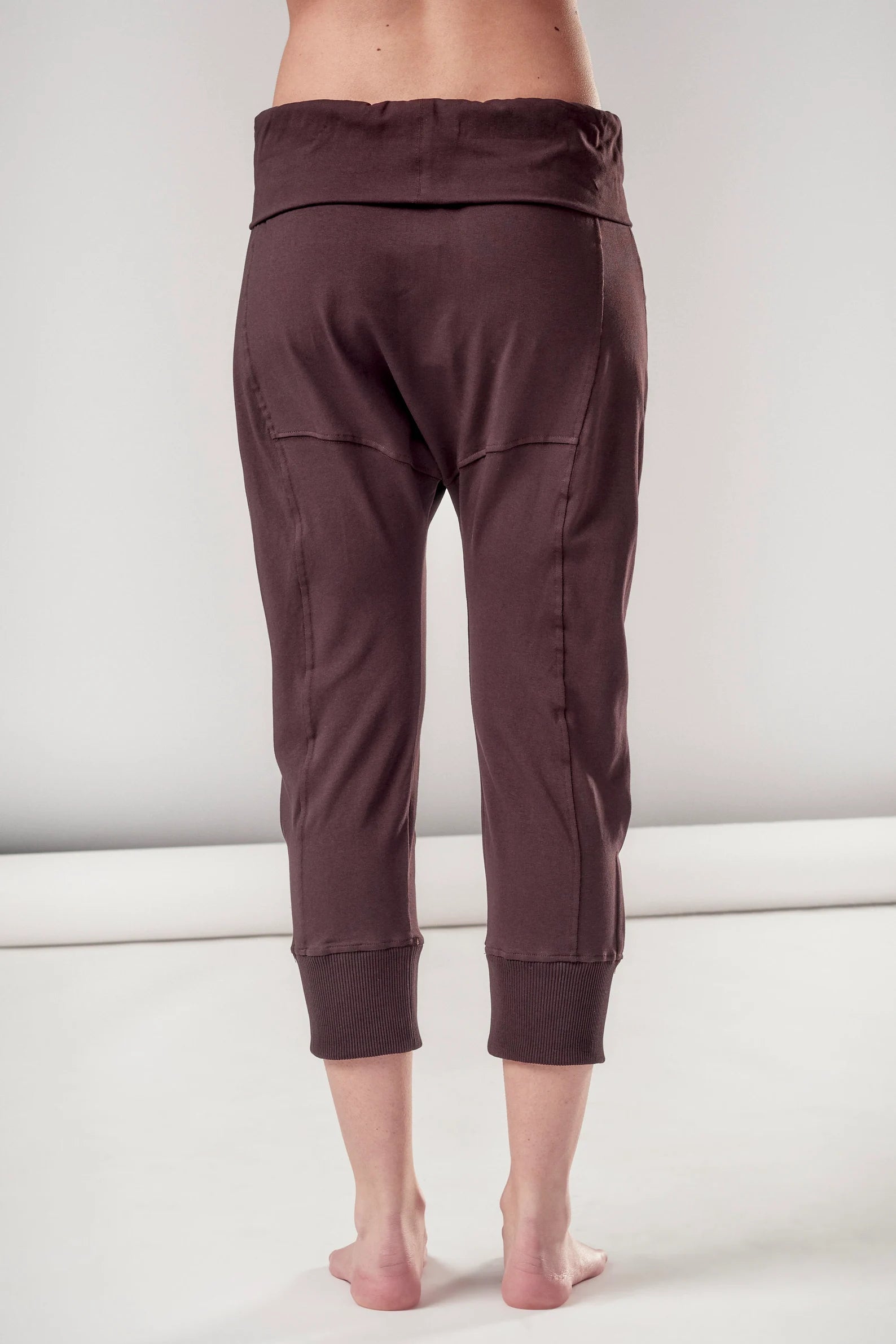 YOGA CROPPED PANTS WITH POCKETS