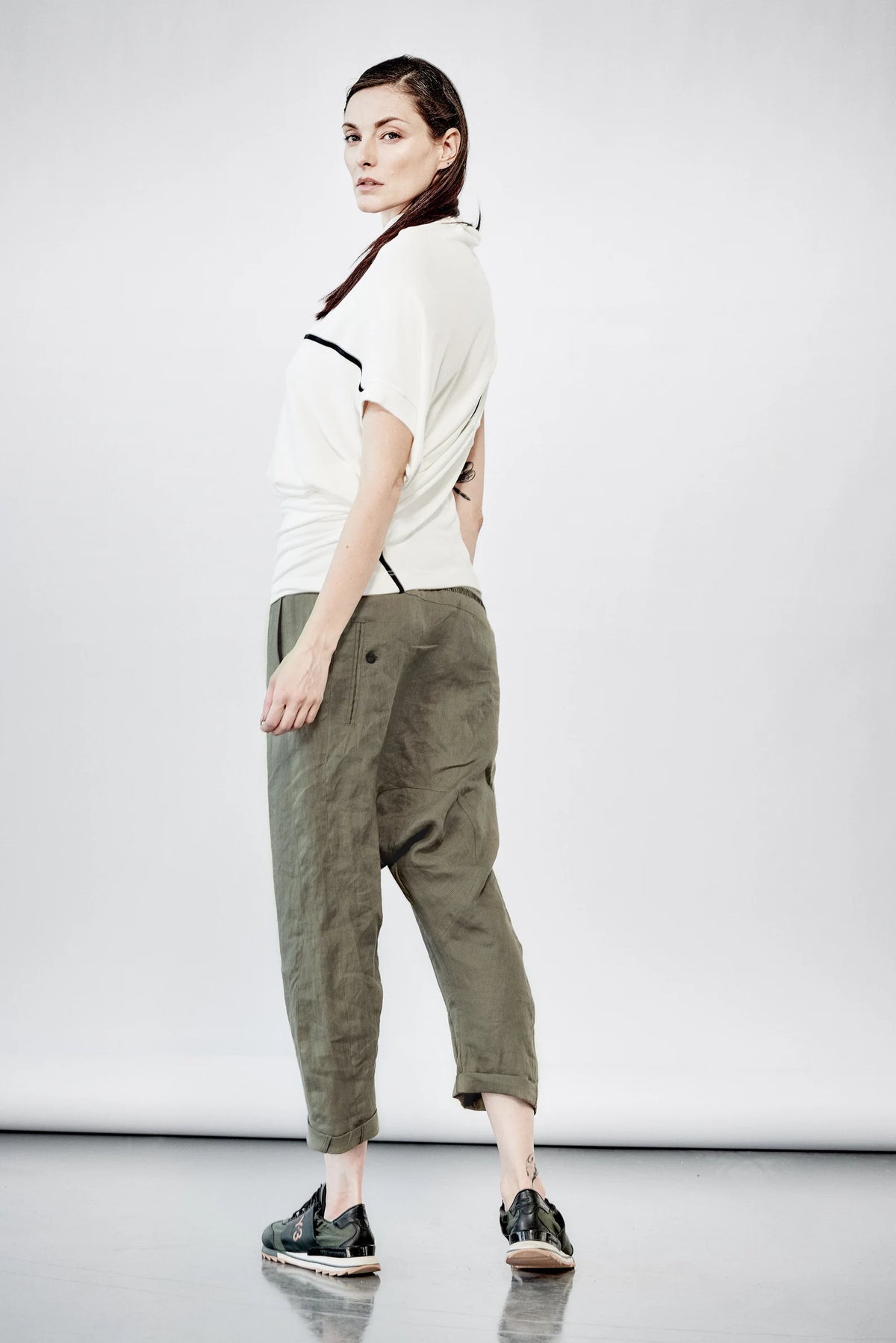 BLACK DROPPED CROTCH LINEN PANTS