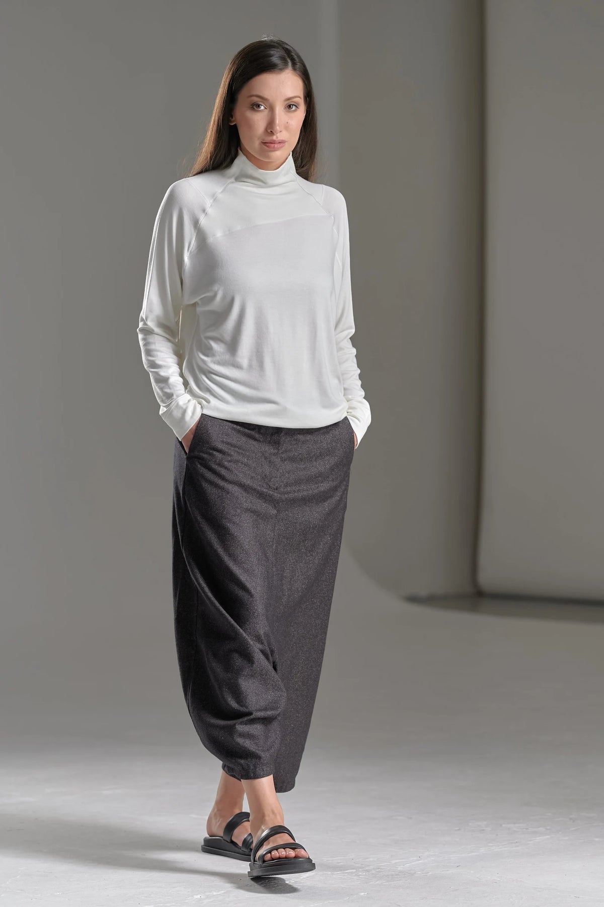 CROPPED LOW CROTCH WOOL PANTS