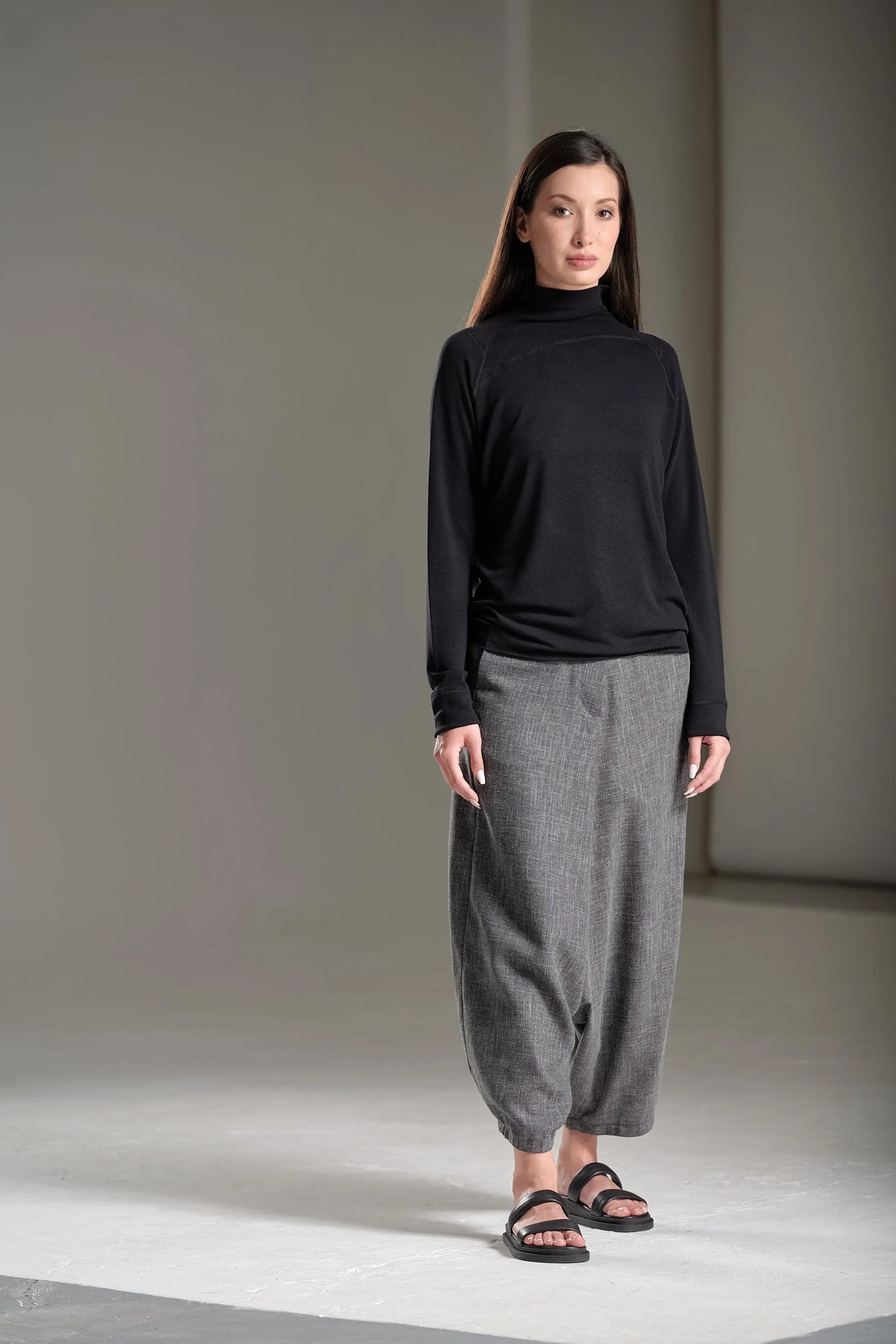 CROPPED LOW CROTCH WOOL PANTS