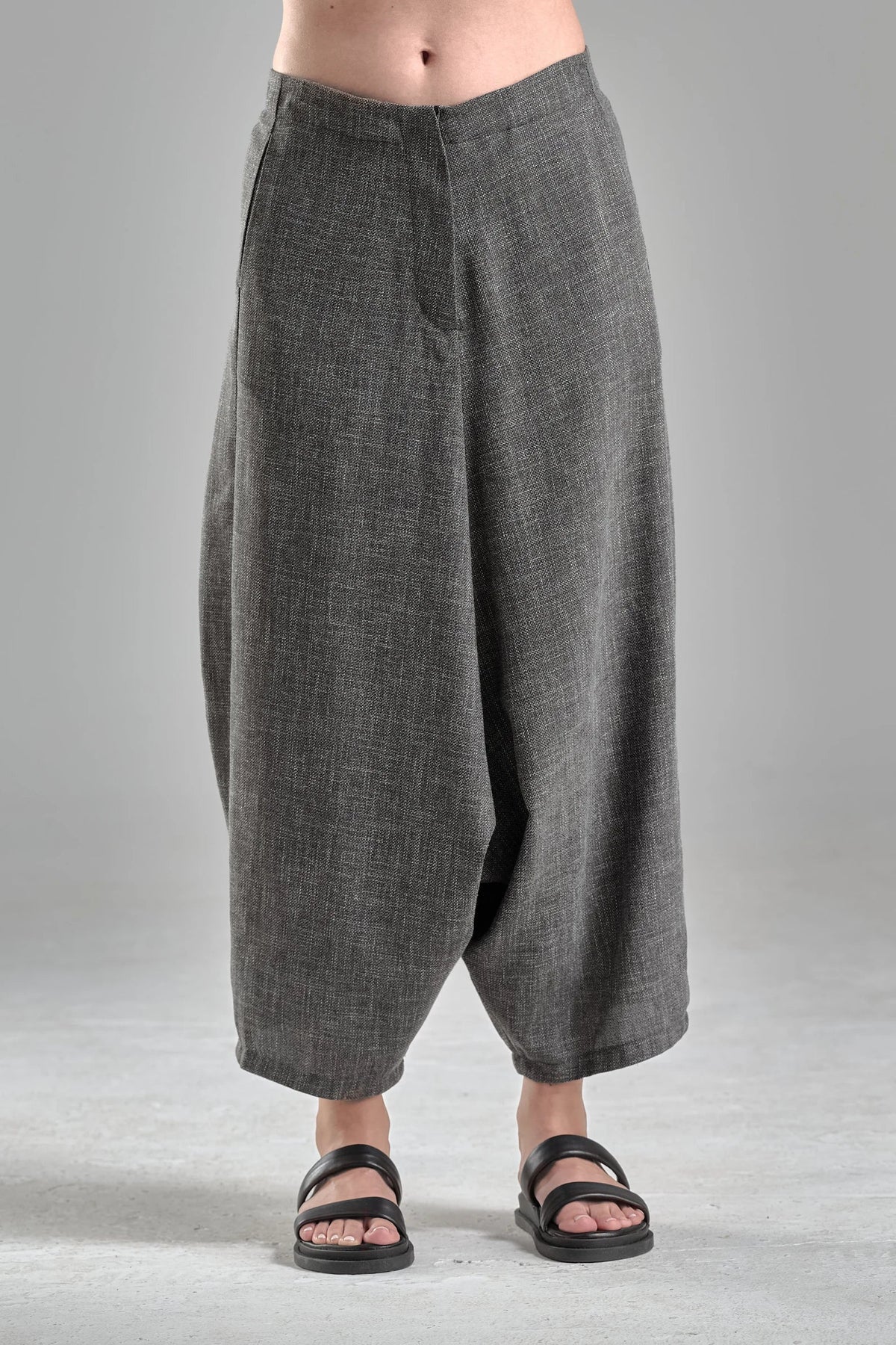 CROPPED LOW CROTCH WOOL PANTS